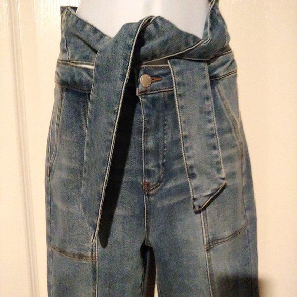 Risen Looking For Answers High Rise Tie-Belt Skinny Jeans Size 3 - Picture 2 of 16